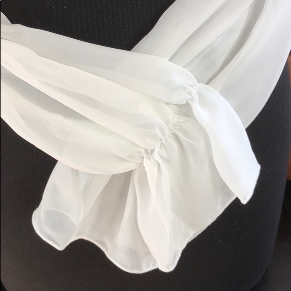 Beautiful ruffles top blouse - Picture 3 of 8